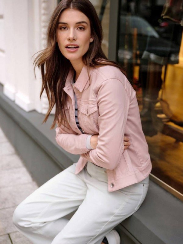 Женская джинсовая куртка пудрового цвета