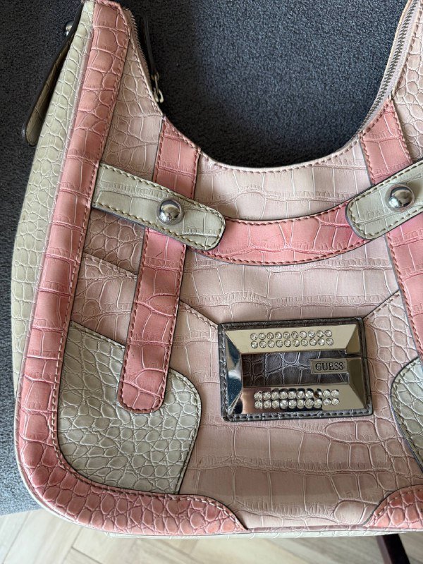 Сумочка Guess оригинал средний размер 4