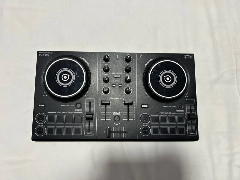DJ контроллер DDJ-200