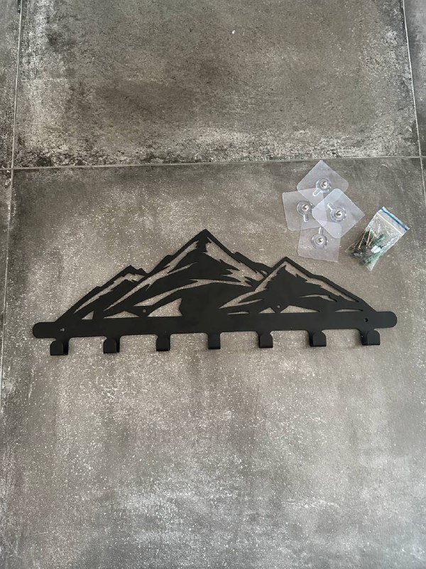 Умная лампочка Яндекс, Вешалка настенная, Полка настенная, Серый диван, Желтое кресло 2