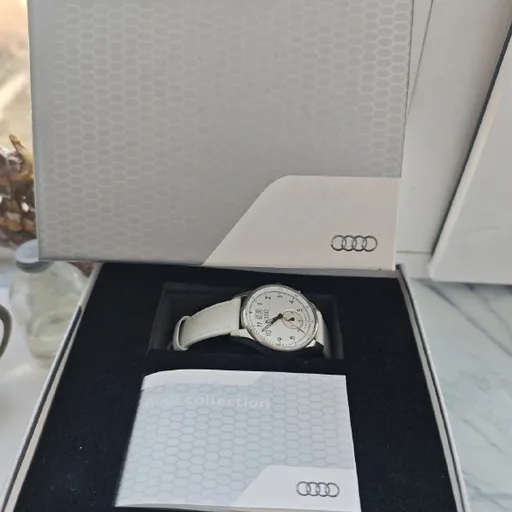 Оригинальные часы Audi