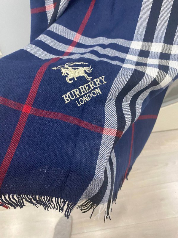 Шарф Burberry с узором в клетку