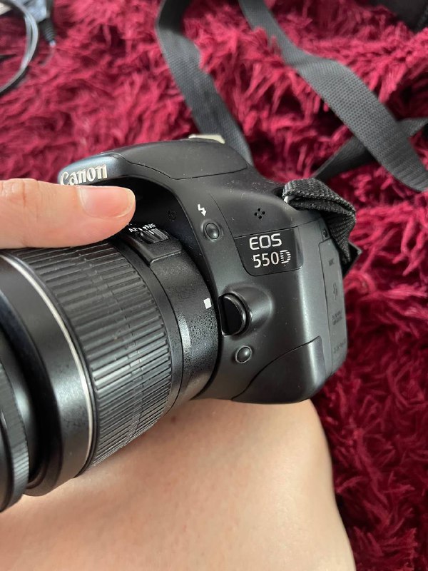Фотоаппарат Canon EOS 550D с объективом, зарядкой, чехлом 2