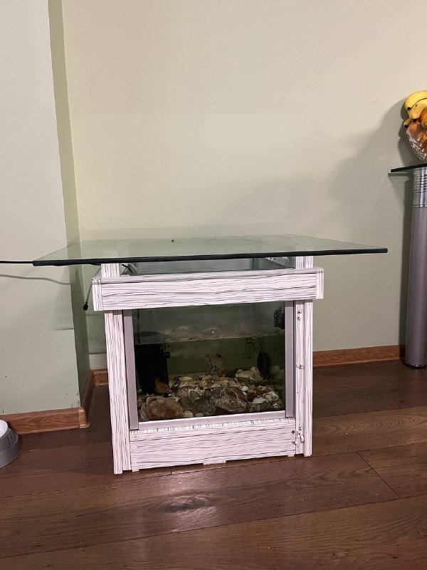 стеклянный стол аквариум с рыбками 2