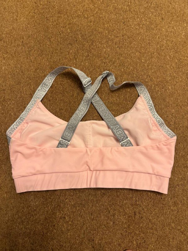 Розовый спортивный топ