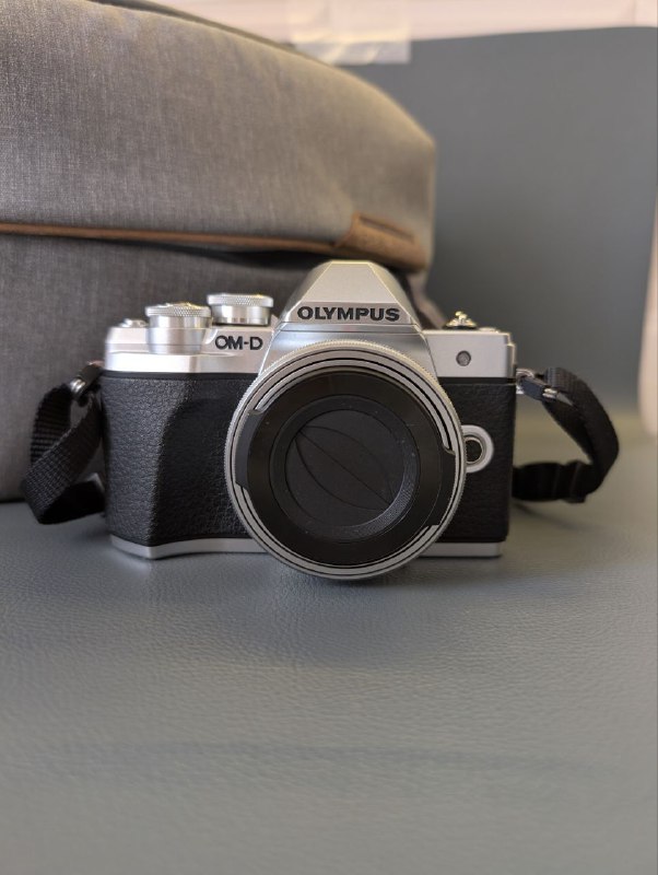 Камера Olympus OM-D E-M10 Mark III, объектив, сумка Peak Design