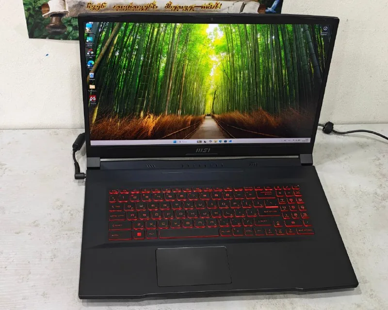 Игровой ноутбук MSI Katana GF76, мышка, наушники 1