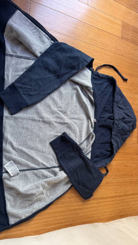 Костюм Uniqlo, футболка Sportmax code 4