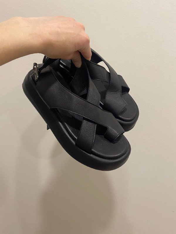 Женские сандалии