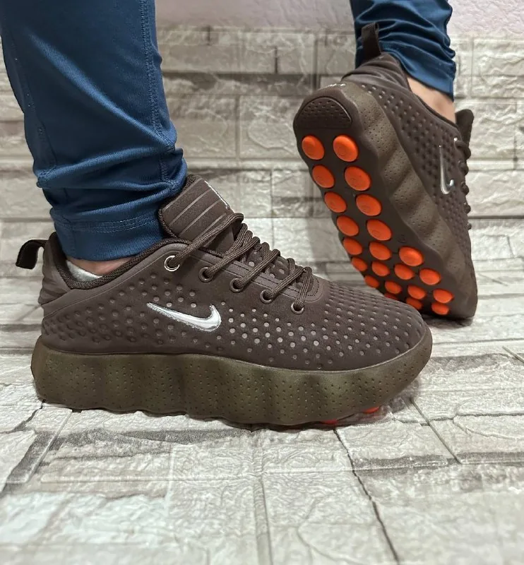 Кроссовки Nike коричневые 1