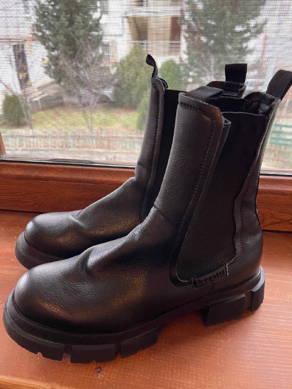 жилетка с капюшоном, курточка с наполнителем, кожаные ботинки, кофты с капюшоном, черный костюм 5