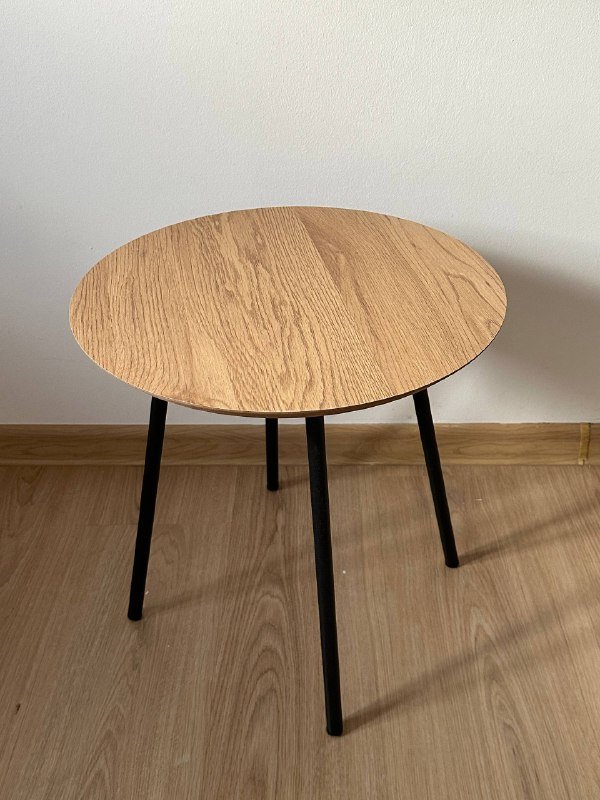 Светлый и темный рабочие столы, прикроватные столики 2