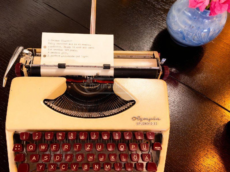 Olympia Splendid German portable typewriter 7