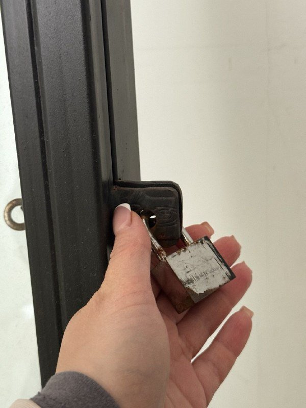 Баннер с двойной стеклянной стороной и замком 2