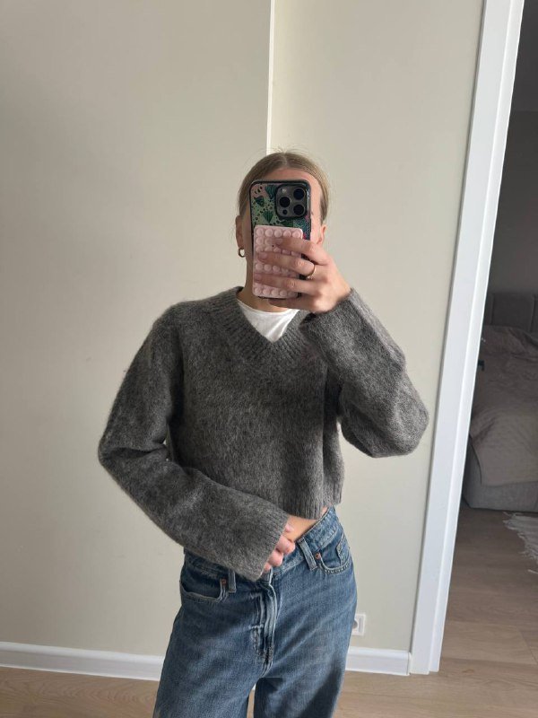 Свитер H&M из мохера, Джинсы H&M, Брюки Bershka, Свитшот Yos, Лонг Zara