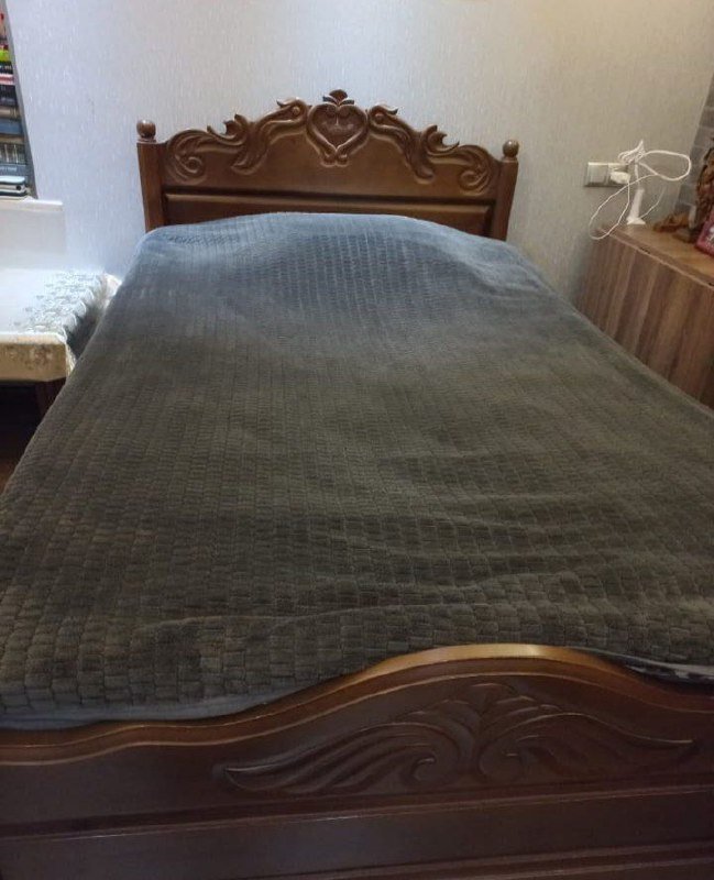Двуспальная кровать с матрасом