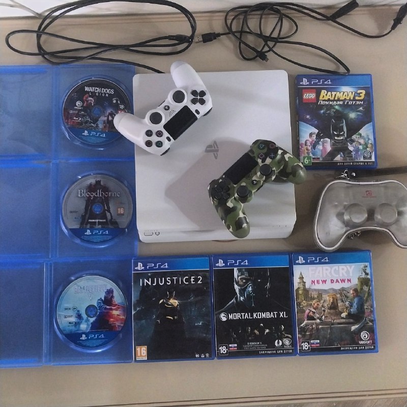PS4 Slim 1TB, 2 джойстика, 7 игр, кейс
