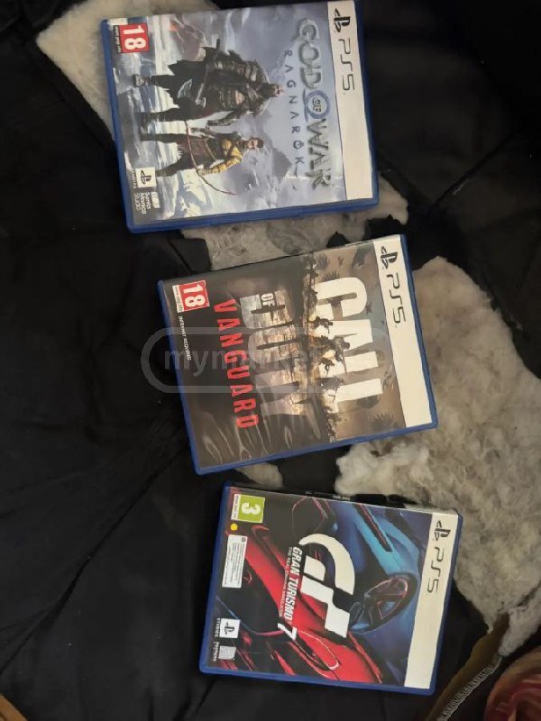 Playstation 5 с играми и двумя контроллерами 3