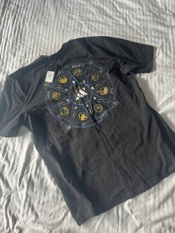 Тайтсы Nike, свитер Napapijri, кардиган Zara, свитер Arket, рубашки Ralph Lauren, свитер Zara, футболка Adidas, брюки H&M, пуховик Ellesse, майки HUGO 9