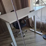 Регулируемый компьютерный стол 1