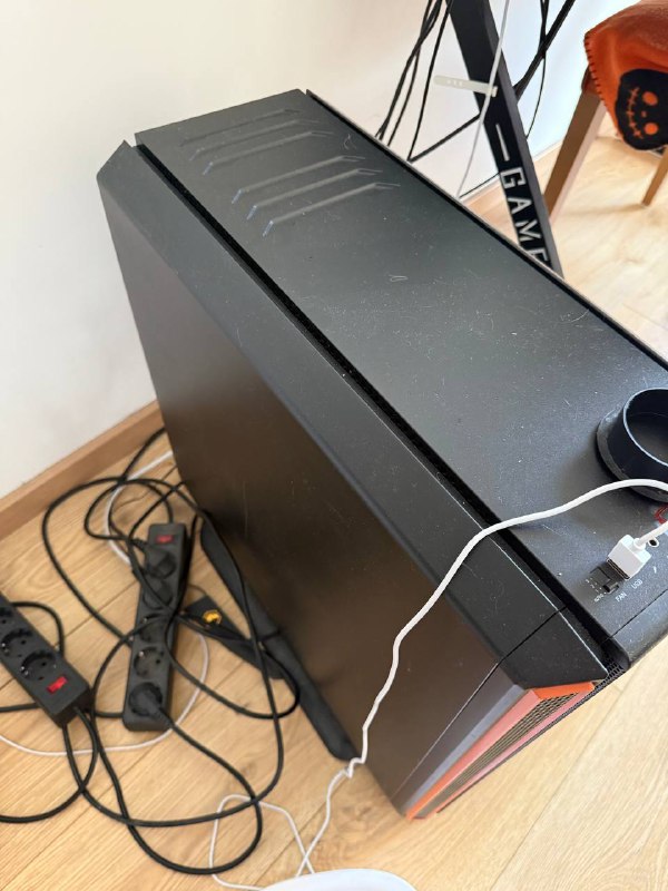 ПК с 64 ГБ ОЗУ, Ryzen 9 5900X, GPU 2080 TI, монитор Alienware 25"