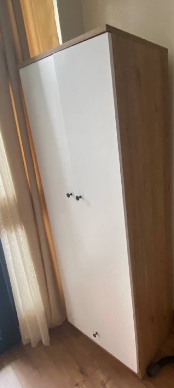 Стол, тумбочки 2 штуки, шкаф, маленький холодильник