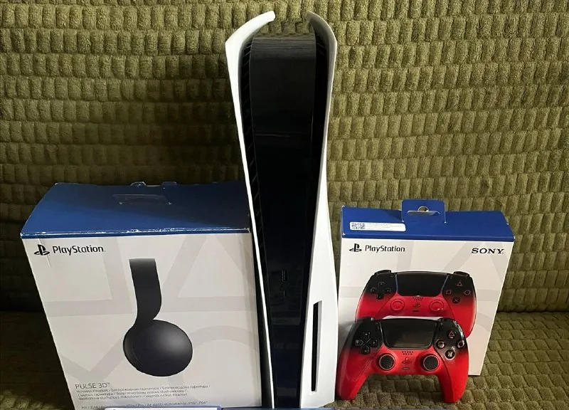 PS5, геймпад, наушники Sony Pulse 3D, диск с игрой