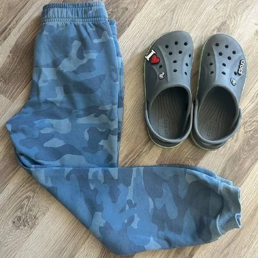 Штанишки и кроксы для мальчика