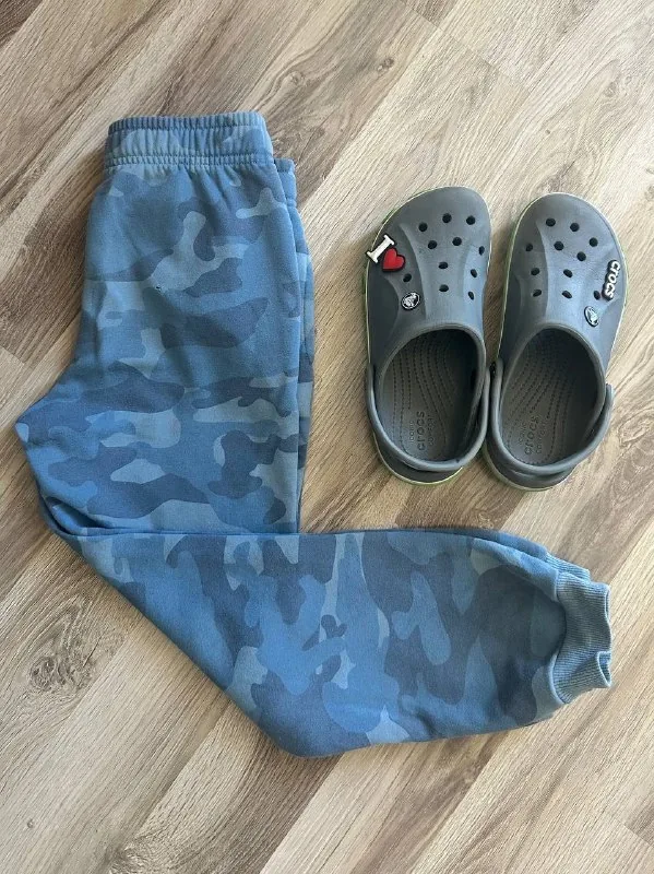 Штанишки и кроксы для мальчика