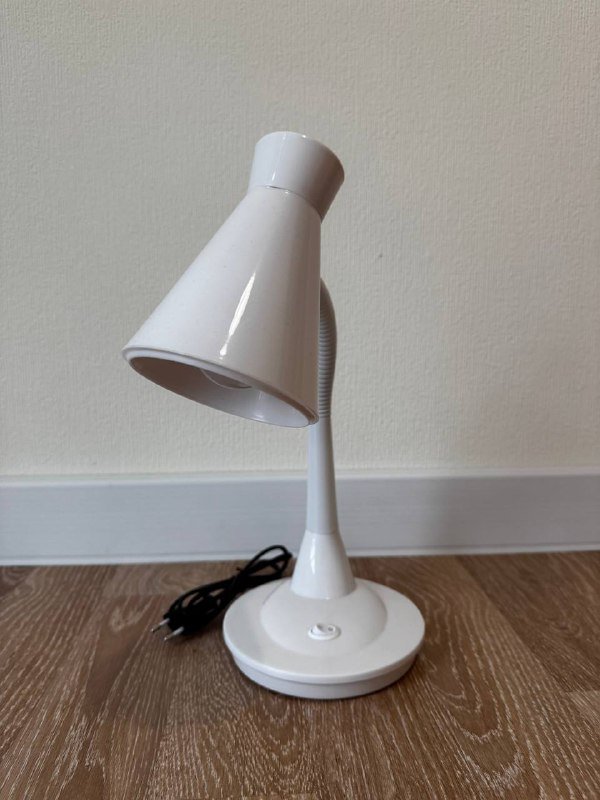 Настольная лампа белая