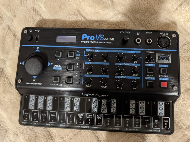 Roland MC-707, Behringer XENYX QX1002USB, KORG Volca Drum, KORG Volca Bass, KORG Volca FM, Behringer Pro VS Mini, Mooer PE100 6
