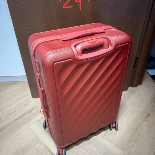 Два чемодана 24 и 26 дюймов