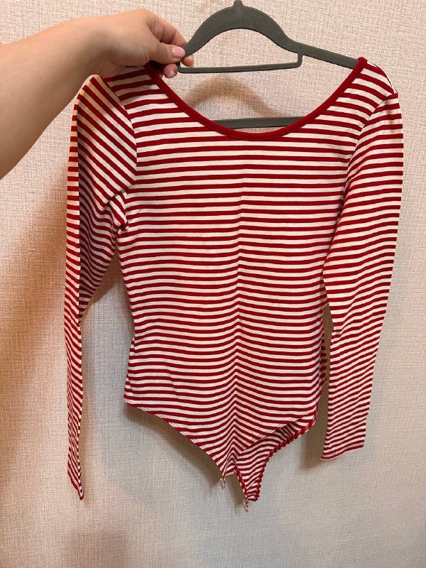 колготки в сетку, новогодние колготки, кожаный ремень, платье миди, боди с открытой спиной 7