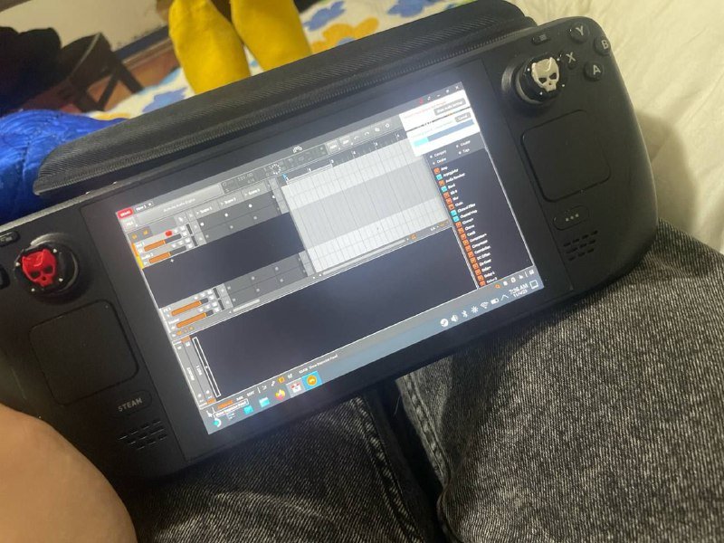 Steam Deck 512GB LCD с зарядкой и кейсом