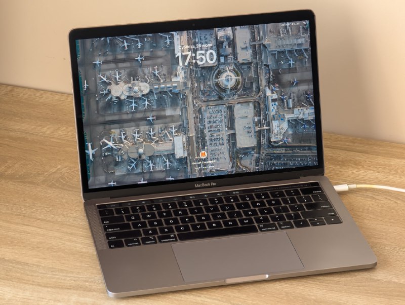 MacBook Air M1 8/512 2020, MacBook Pro i5 8/512 2019 6