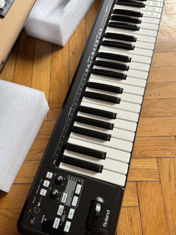 Roland Rubix 44, Roland A-49, Arturia Minilab mk2 MIDI Controllers и аудио-карта 5