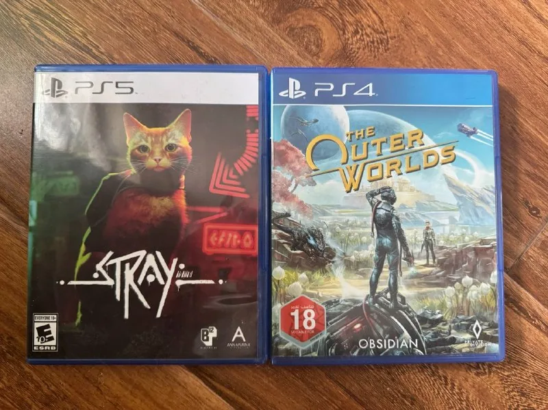 Диски Stray и The Outer Worlds для PS4/PS5