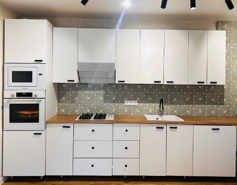 Кухня белая матовая MDF с вытяжкой 2