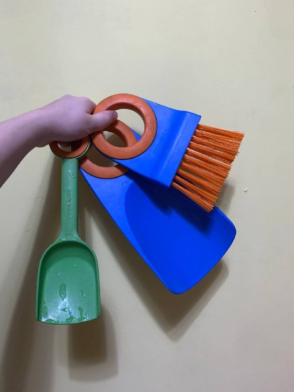 Контейнеры мусорные, емкости, инструменты и карабины 2