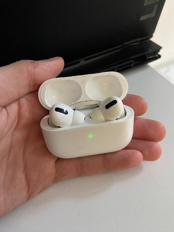 AirPods Pro 1 with MagSafe Charging Case 1