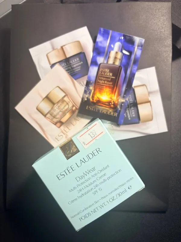 Крем Estée Lauder, кофта Zara 1