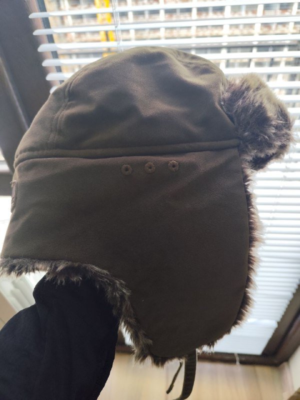 Кроссовки Lacoste белые, джинсы Zara, зимняя шапка 3