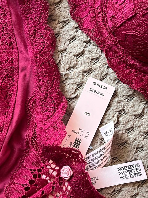 Комплект белья Victoria Secret 32в 4