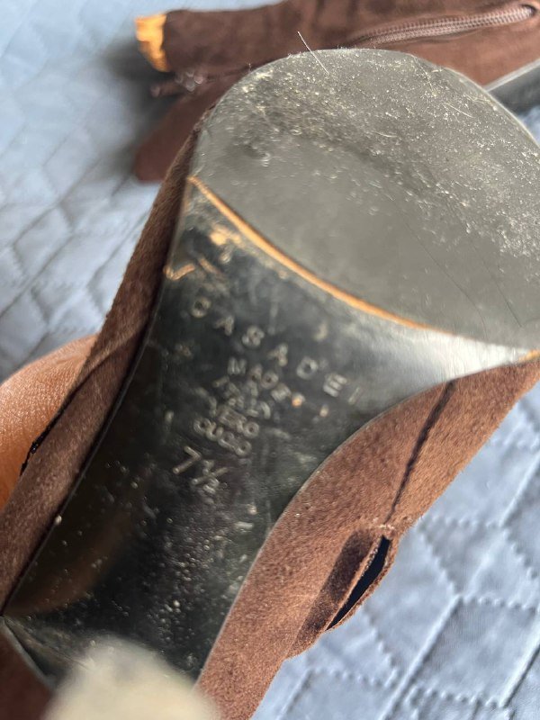 Замшевые сапожки на каблуке 10 см 2