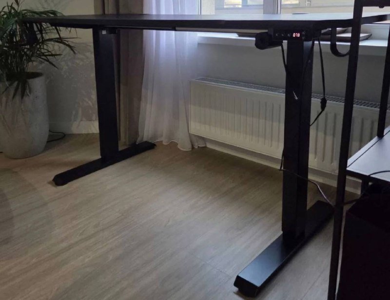 Стол с электрорегулировкой высоты