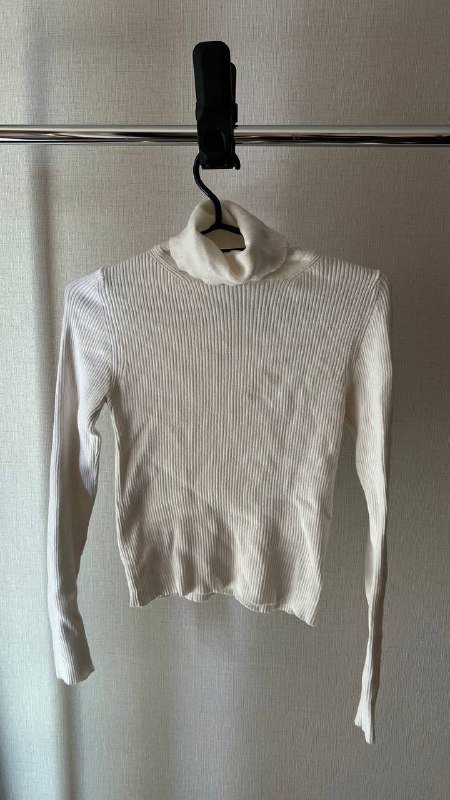 Белый свитшот, черный бомбер, коричневая рубашка, черное платье, белая кофта, серый боди, теплая кофта 5