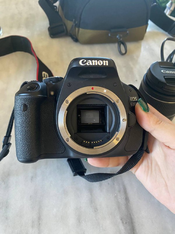 Canon EOS 600D with 18-55 lens and accessories 6