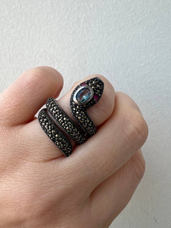 Кольцо Змея серебро с топазом и рубинами