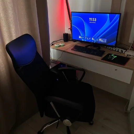 Игровой компьютер, монитор, клавиатура, мышь, наушники, кресло