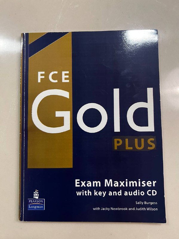 Пособия FCE, тетради по химии и физике Cambridge 2
